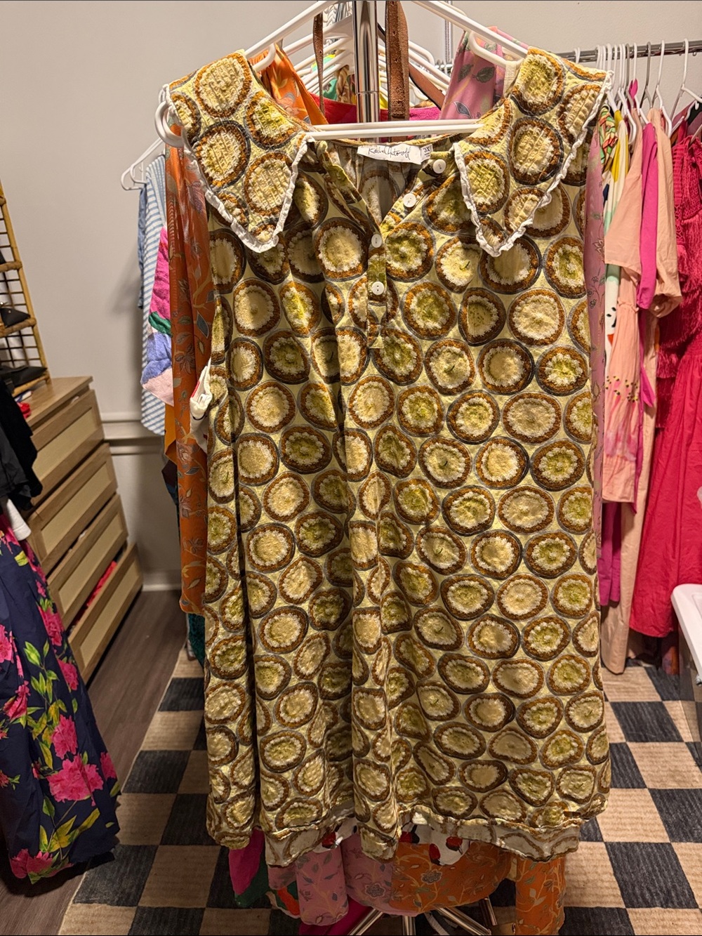 Vintage-Inspired Yellow Circle Print Sleeveless Dress